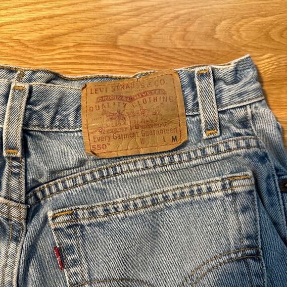 VINTAGE LEVI’S 550 MEDIUM WASH DENIM SHORTS!! LIKE NEW, VERY GOOD CONDITION!! - Picture 4 of 5
